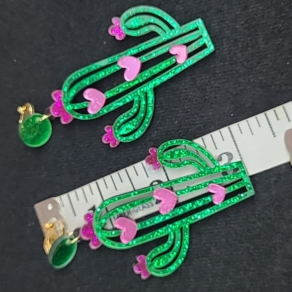 NEW GREEN HEART & CACTUS CLIP-ON EARRINGS - Picture 7 of 7